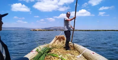 A man rowing the reed raft at Uros Islands