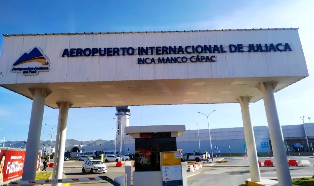 Main entrance to Juliaca airport