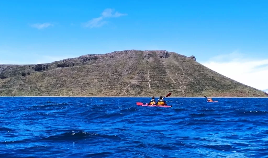 Crossing by kayak to Amantani Island