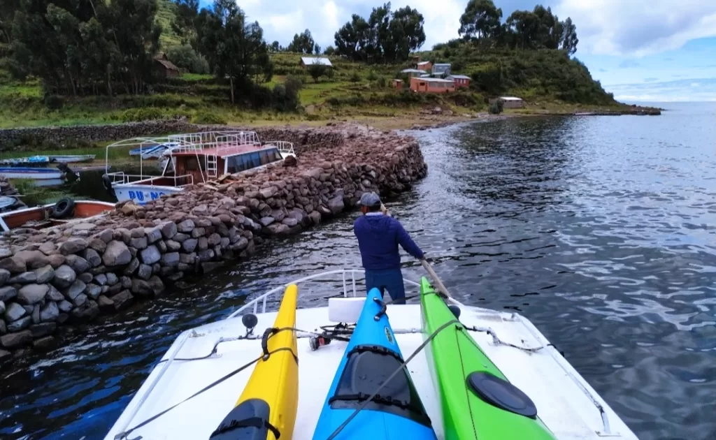 Approaching to Llachon stone pier