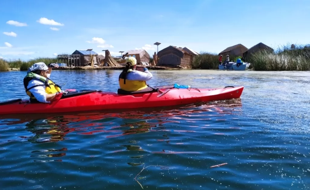 Kayaking at Uros from a secluded side