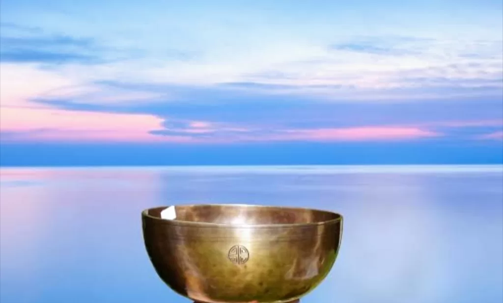 Full Moon Singing Bowl at Aramu Muru