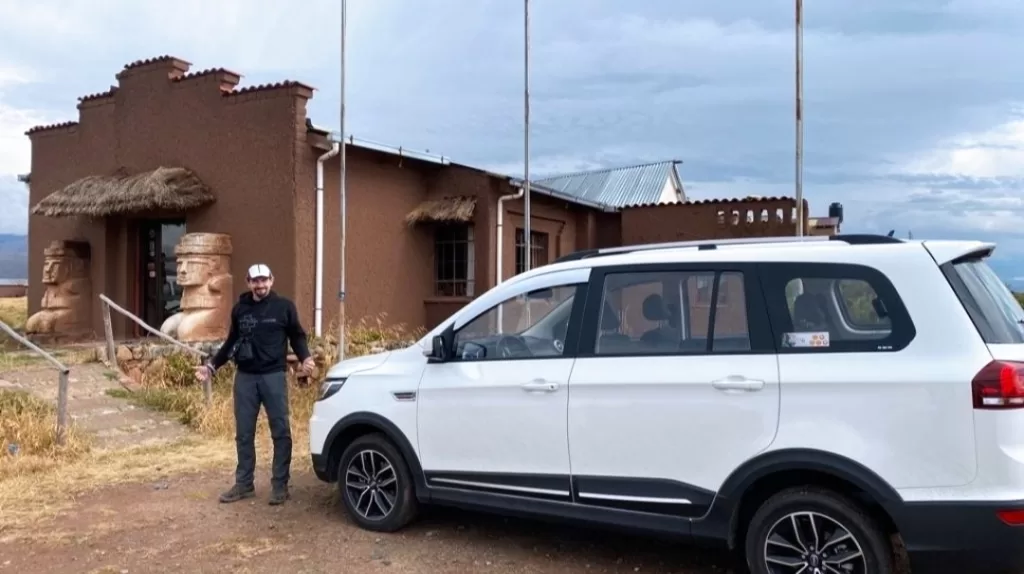 Private transportation for Tiwanaku