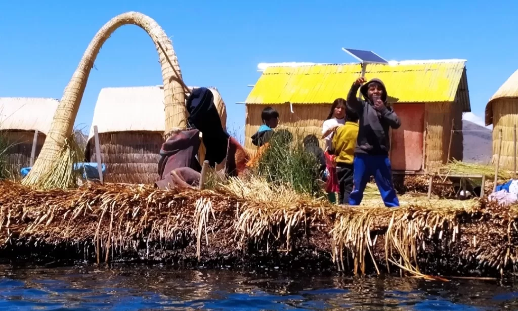 Little kids from the floating Islands